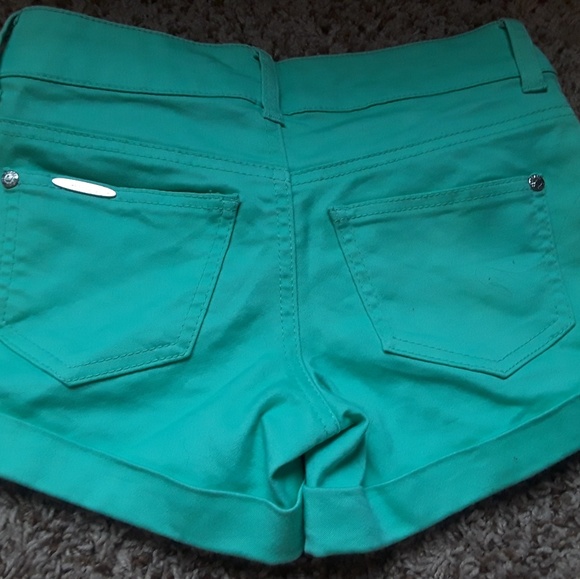 Shorts - Picture 2 of 3
